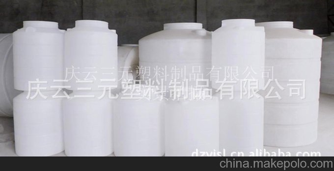 河南焦作2噸 儲罐  減水劑 化學(xué)試劑塑料儲罐圖片